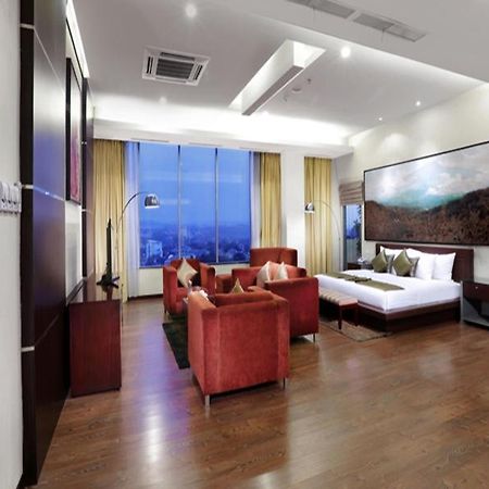 Grand Candi Hotel Semarang Kültér fotó