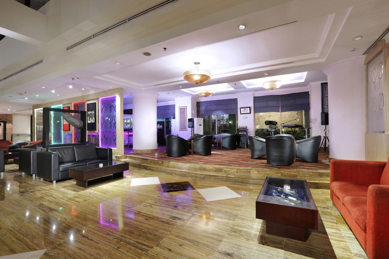 Grand Candi Hotel Semarang Kültér fotó