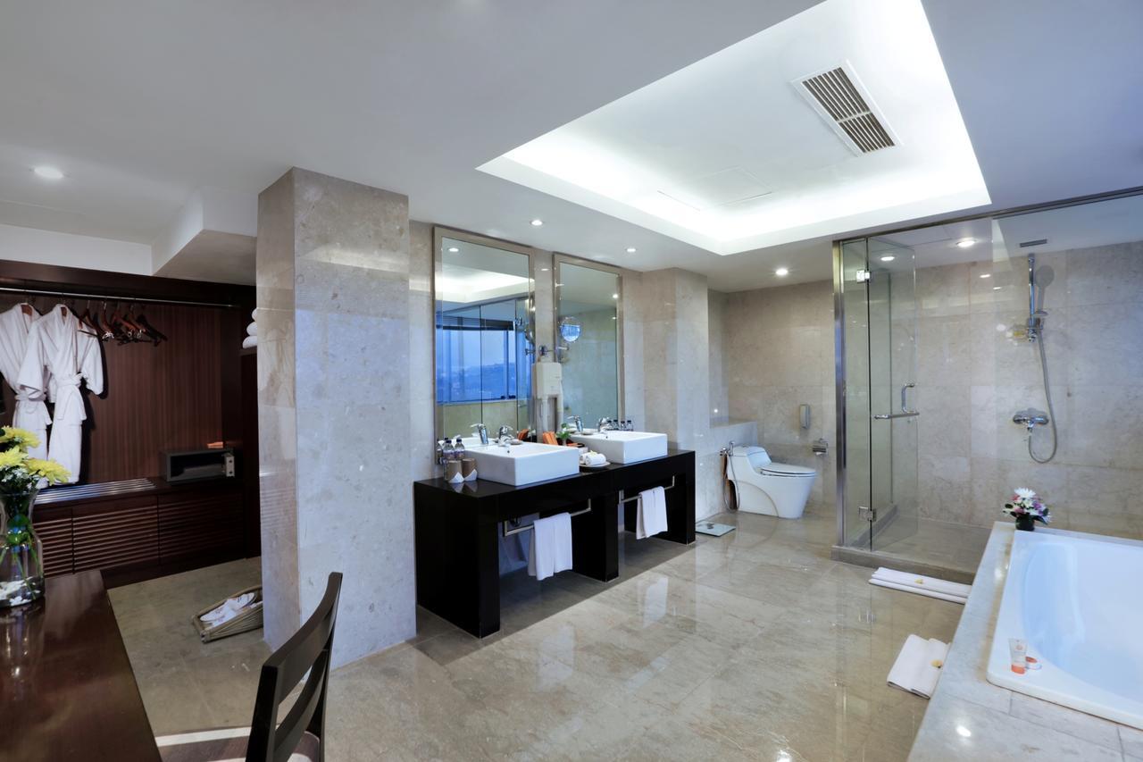 Grand Candi Hotel Semarang Kültér fotó