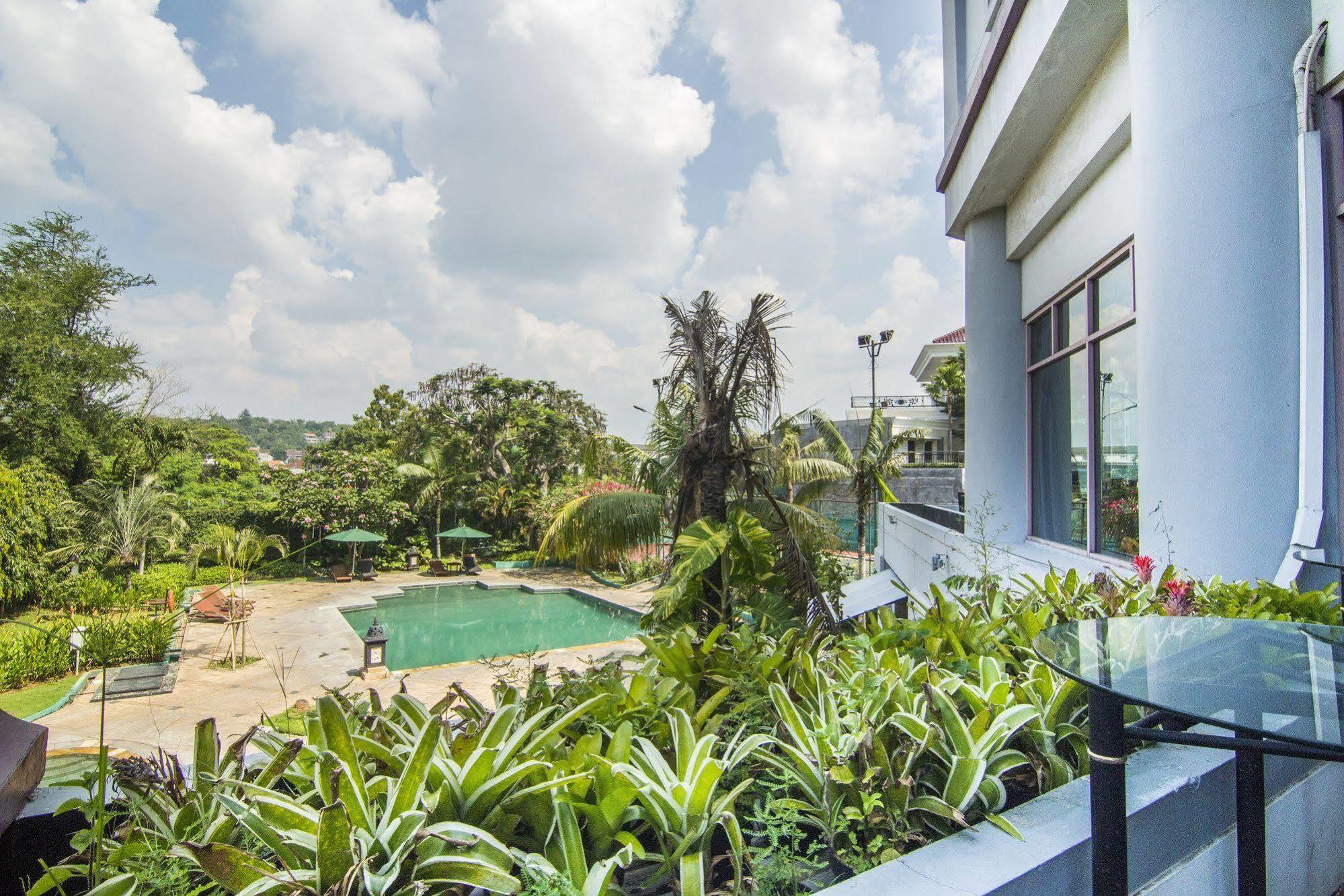 Grand Candi Hotel Semarang Kültér fotó