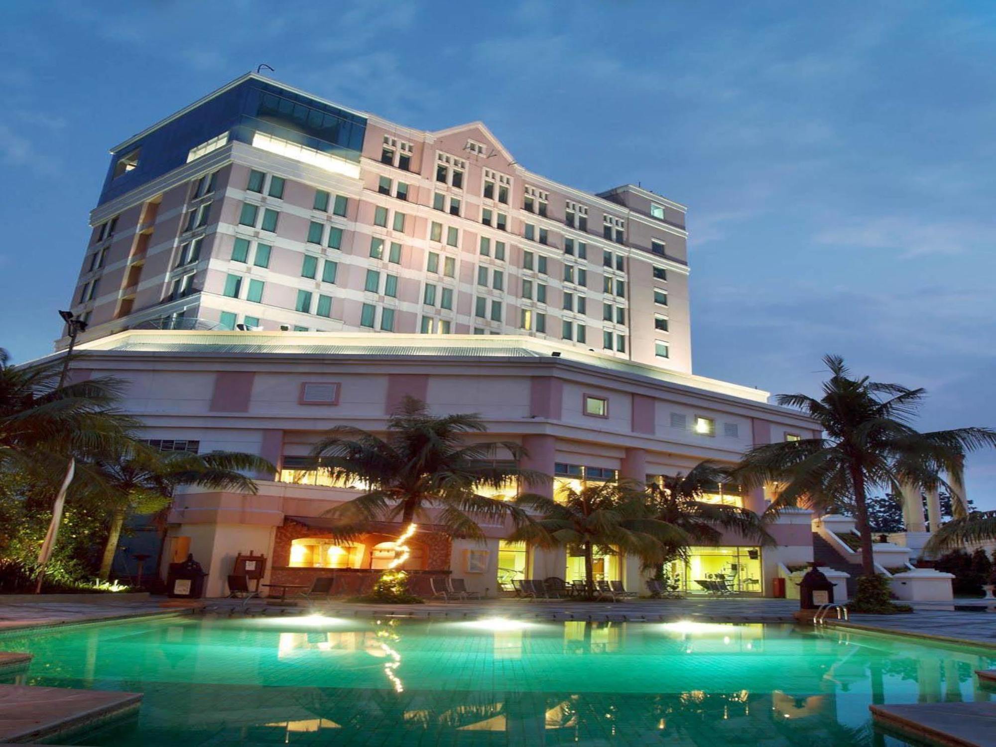 Grand Candi Hotel Semarang Kültér fotó