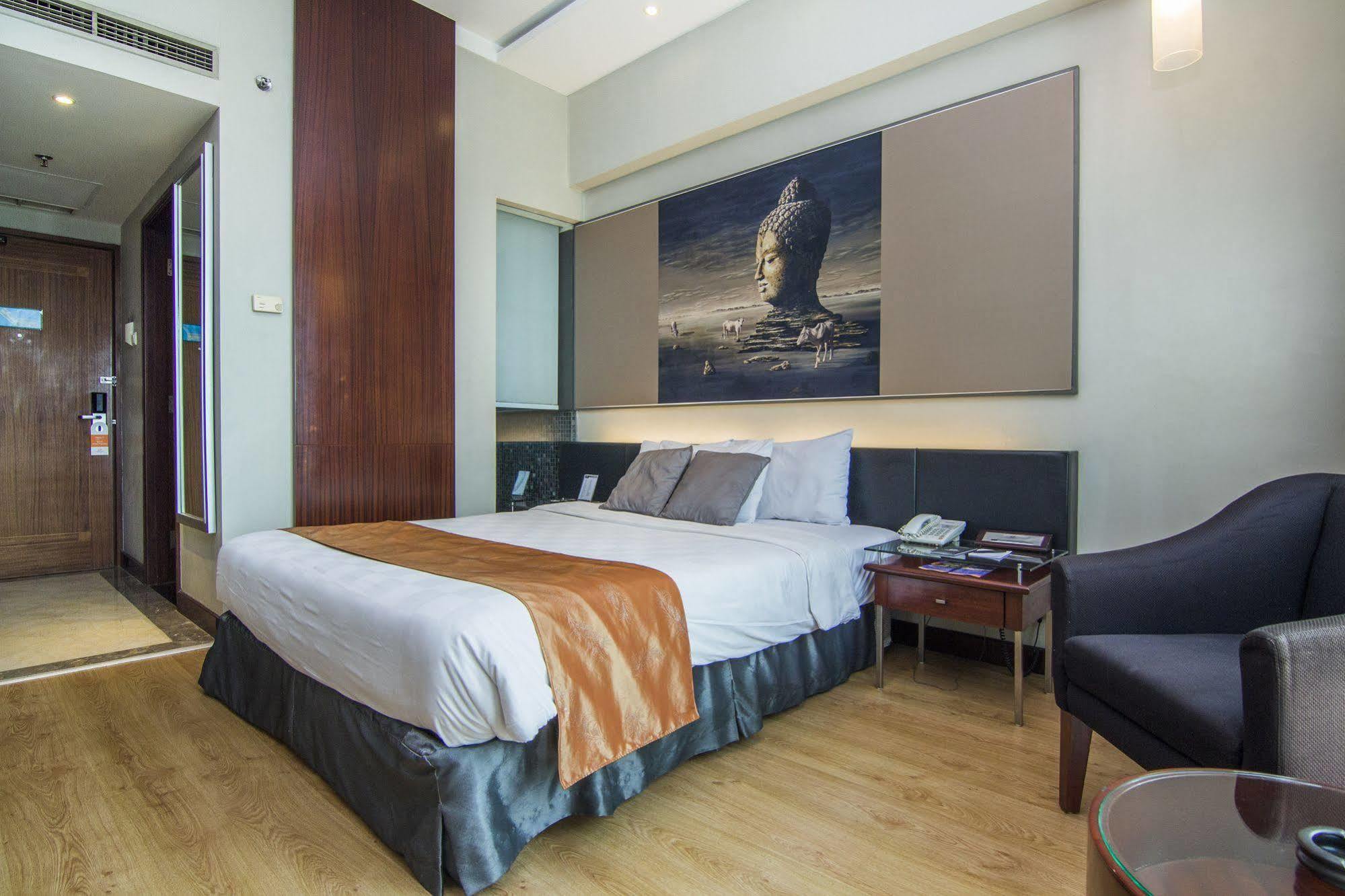 Grand Candi Hotel Semarang Kültér fotó