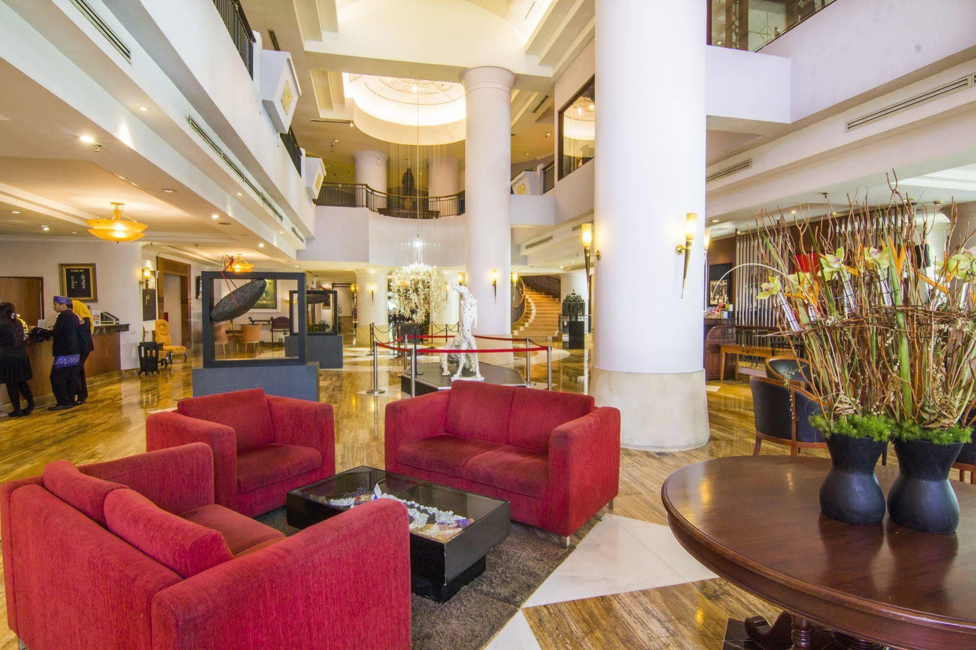 Grand Candi Hotel Semarang Kültér fotó